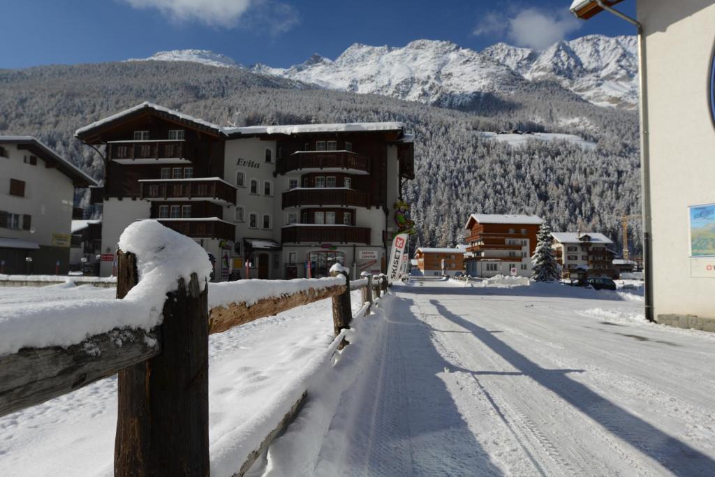 Haus Evita Saas-Grund Buitenkant foto